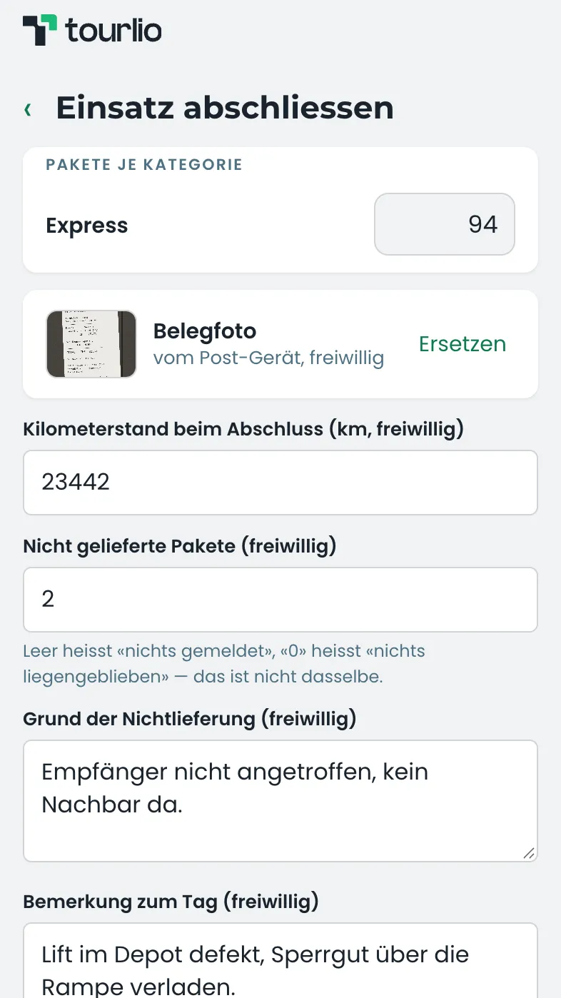 Einsatz abschliessen in der Fahrer-App: das Mengenfeld für die Kategorie Express, das fotografierte Belegfoto, der Kilometerstand beim Abschluss, die Zahl der nicht gelieferten Pakete mit dem Grund und die Bemerkung zum Tag.